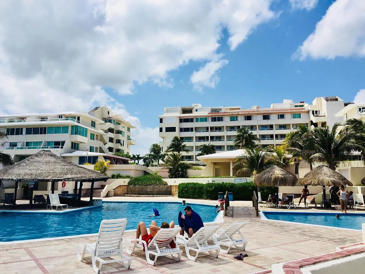 Brisas Sealight Apartment Cancun